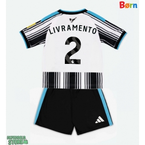 Newcastle United Tino Livramento #2 Replika Babytøj Hjemmebanesæt Børn 2026-27 Kortærmet (+ Korte bukser)